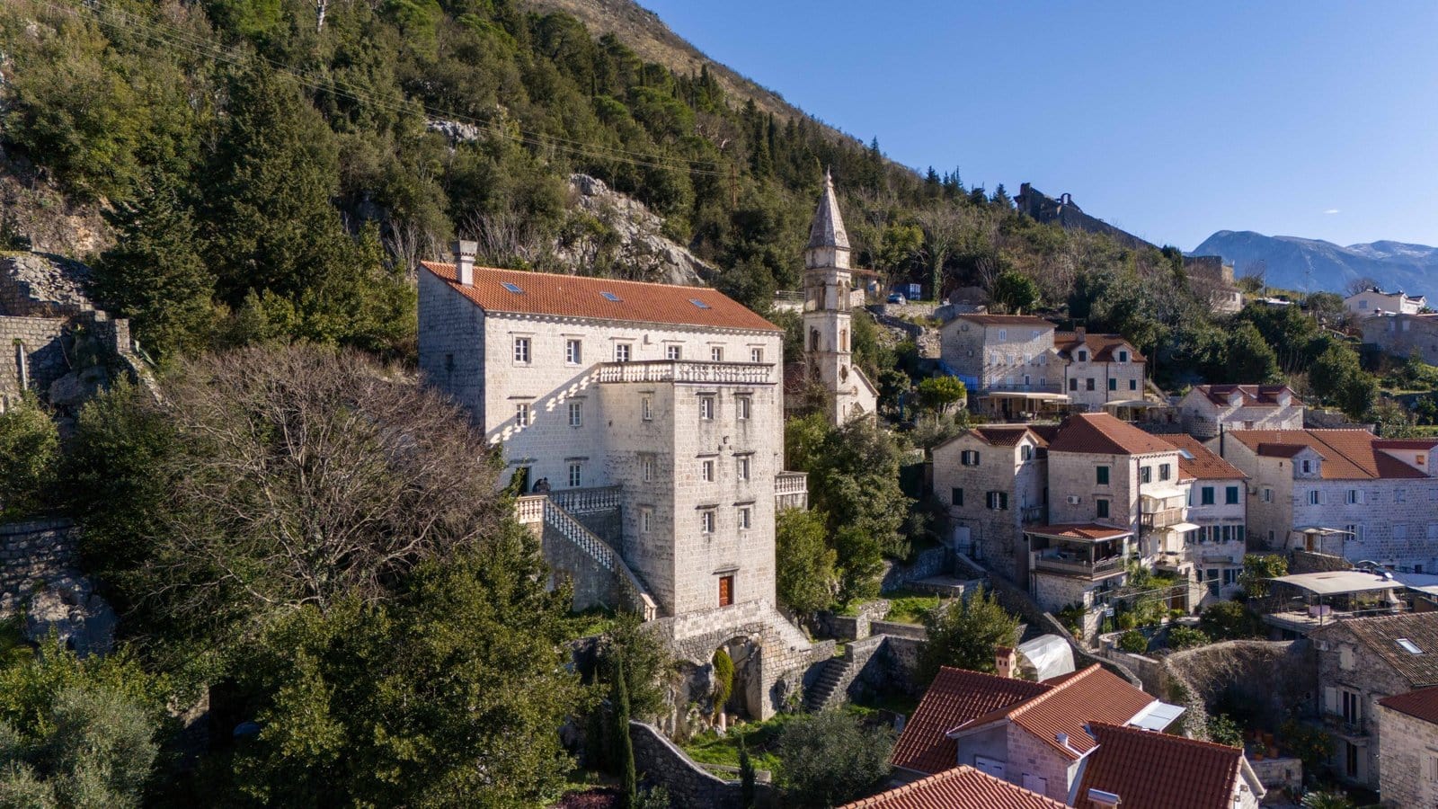 3-Palazzo-Zmajevic Palata Zmajevic Perast. Barokna palata Perast Crna Gora