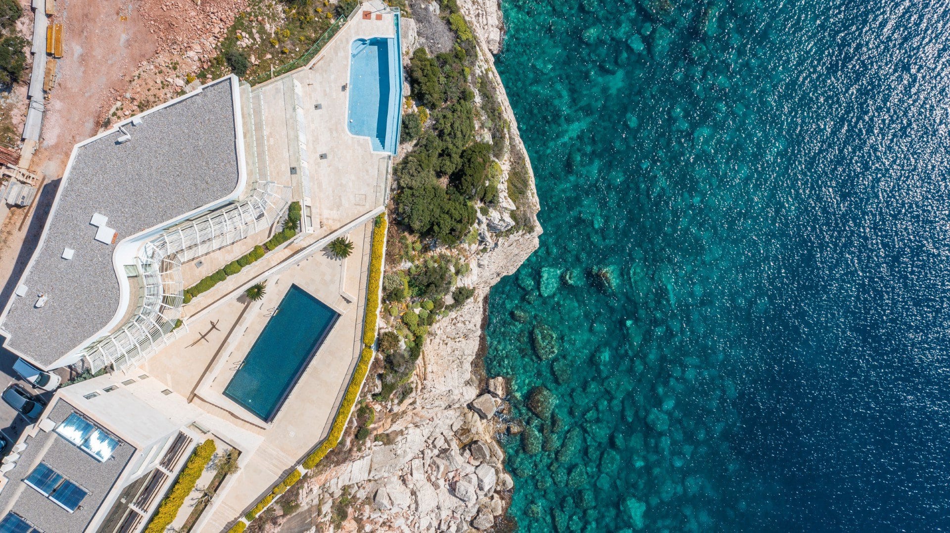 Prodaja nekretnina Skočidjevojka Budva apartmani na obali Skoćidjevojka