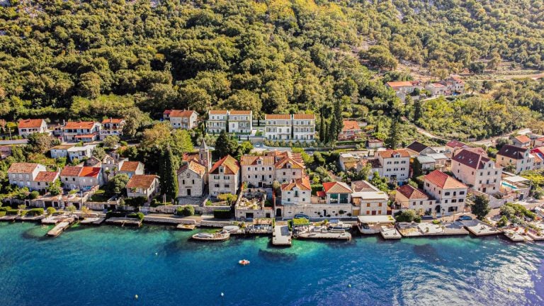 Luksuzan stambeni kompleks sa bazenom, Ljuta, Kotor
