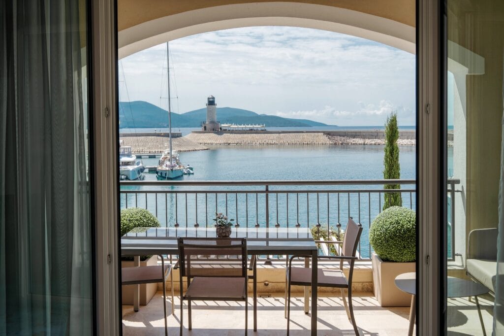 studio apartman na prvoj liniji do mora Lustica bay