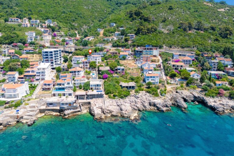 Luksuzne nekretnine Dobre Vode. Vila na obali mora Dobre Vode