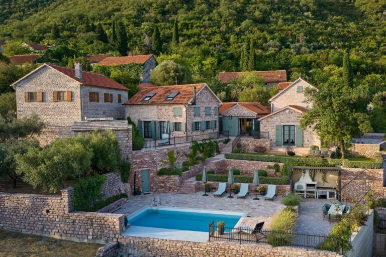 Exclusive property with a private pool and sea view, Tivat