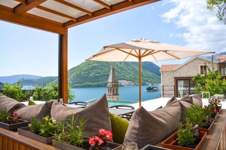 Dizajnerska kamena Villa sa panoramskim pogledom na zaliv, Perast, Kotor
