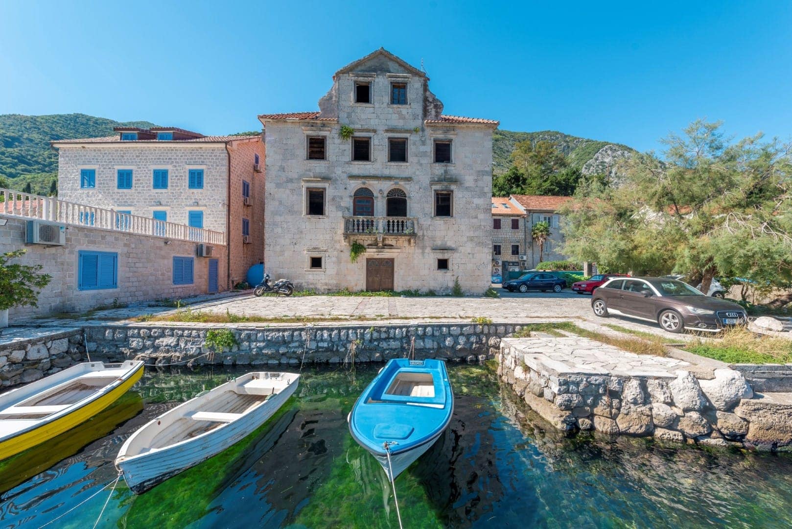 Palata Beskuća – istorijska kamena vila za rekonstrukciju, Prčanj