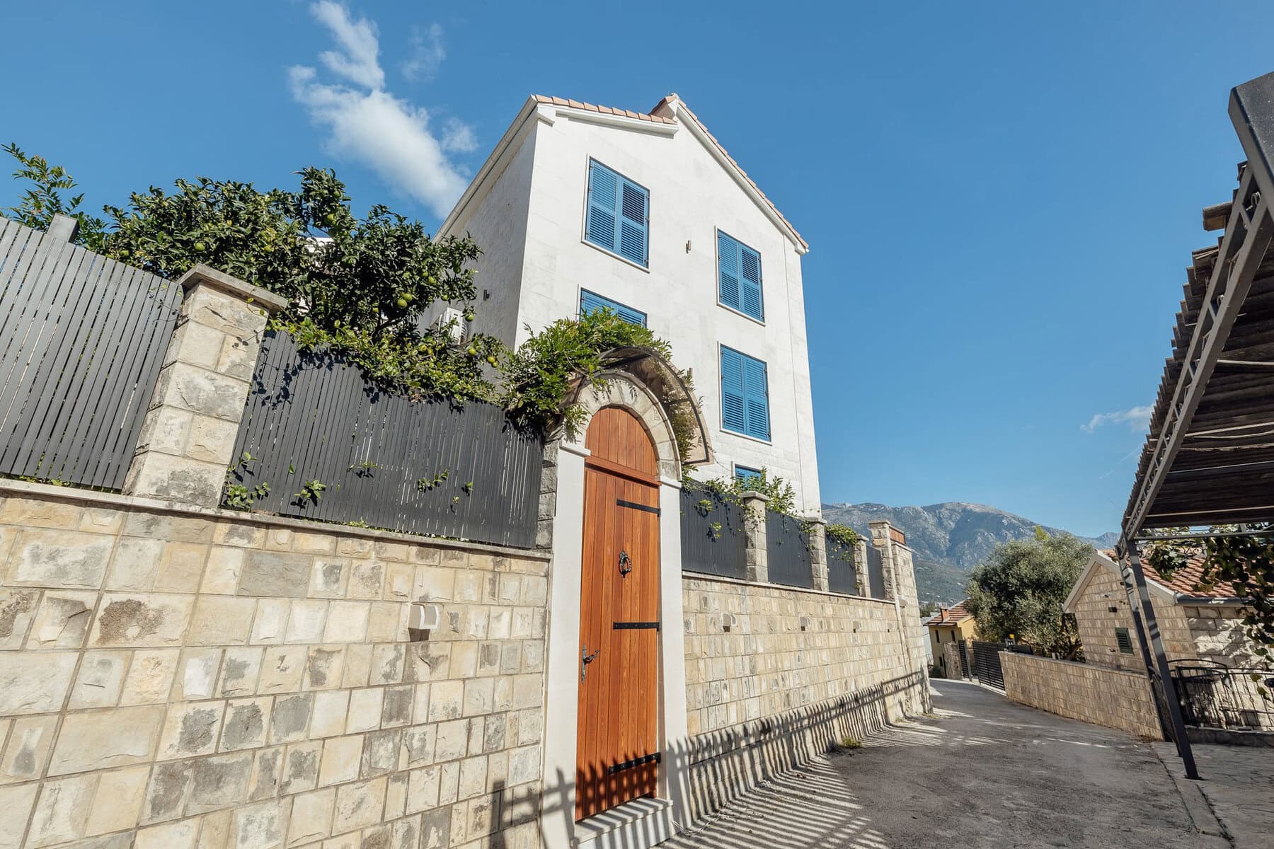 Nekretnine Kava Tivat. Luksuzne nekretnina Kava Tivat. Prodaja nekretnina Kava Tivat