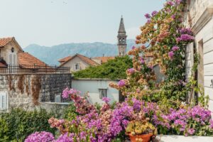 Jedinstvena kamena vila u klasičnom mediteranskom stilu Perast, Kotor. Život u Crnoj Gori: Troškovi života i kvalitet svakodnevice