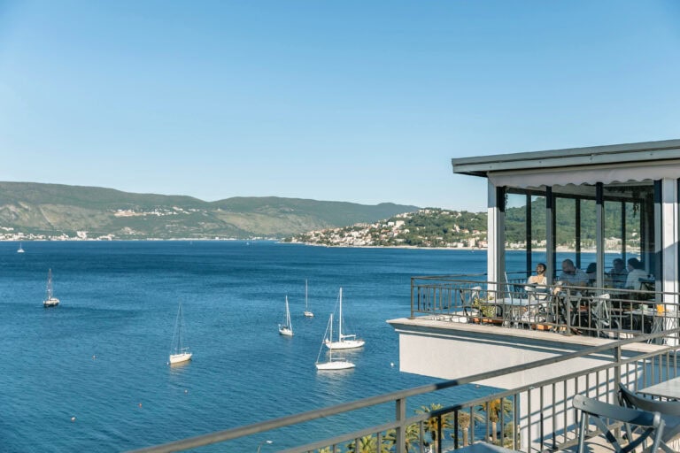 Hotel u blizini plaže, Kumbor. Ko kupuje nekretnine u Crnoj Gori? Stvarni uvid u profile investitora