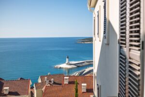 Dvosoban dizajnerski apartman sa pogledom na more, Lustica Bay, Tivat. Top 6 luksuznih nekretnina da pogledate na našem sajtu u martu 2026