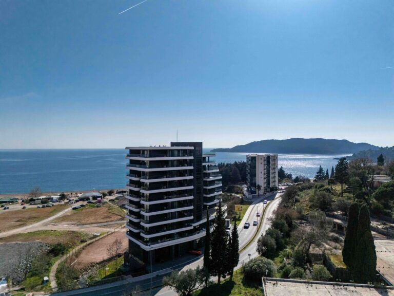 Moderan dvodsoban stan sa panoramskim pogledom na more, Budva, Bečići