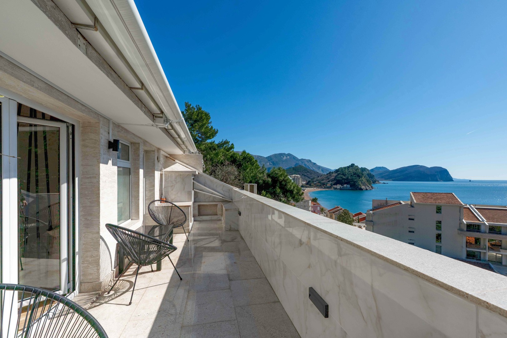Apartment for sale in Budva, Two-bedroom apartment in the second row from the sea, Petrovac