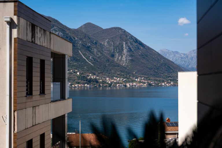 Dvosoban, namješten stan sa pogledom na more, Dobrota, Kotor