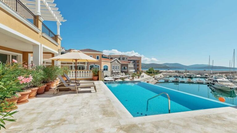 Jednosoban stan sa pogledom na more u Luštica Bay, Tivat, Crna Gora.