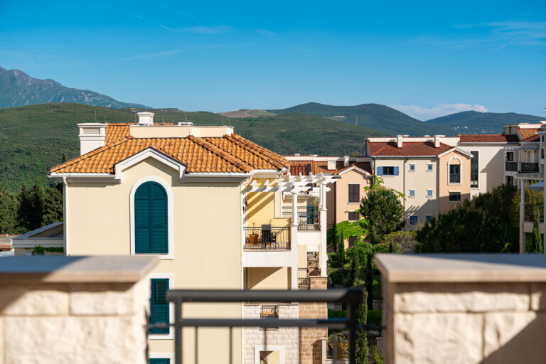 Elegantan dvosoban stan u naselju Centrale, Luštica Bay.