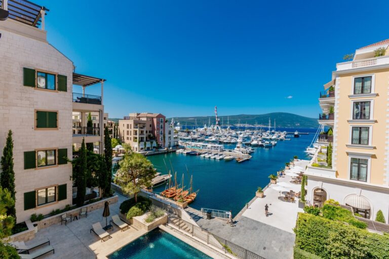 Četvorosoban apartman sa otvorenim pogledom na more, zgrada Tara, Porto Montenegro