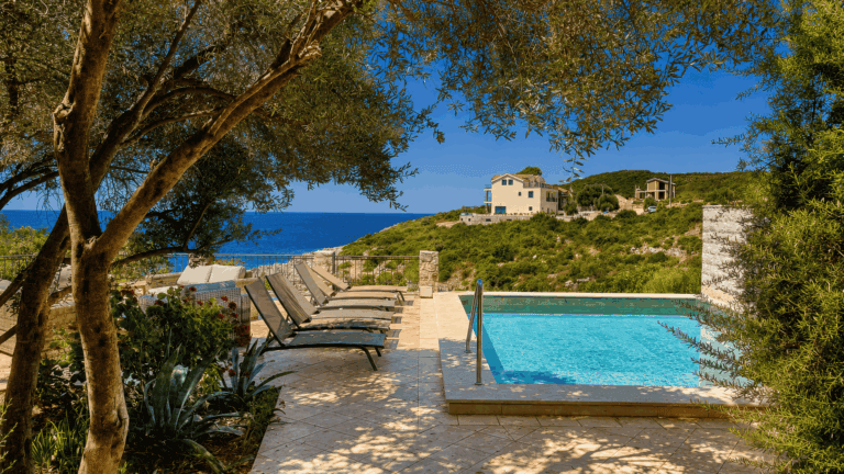 Vila na prvoj liniji od mora, Rt Veslo, Herceg Novi