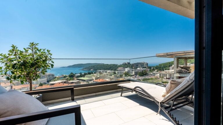 Luksuzan trosoban penthaus Becici, Budva